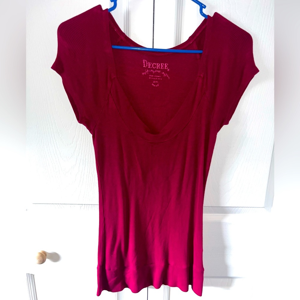 Decree shirt red wine medium sleeves in great used condition.